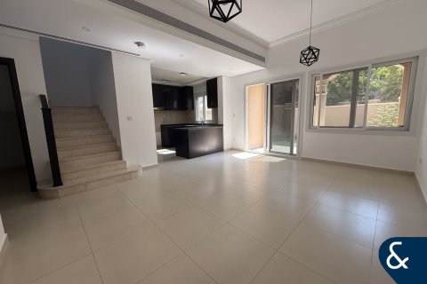 Casa urbana para arrendamento em Dubai Land, Dubai, EAU 2 quartos, 180 m2 № 671284 - foto 1