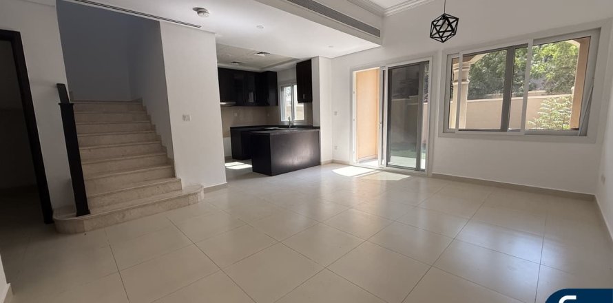 Casa urbana em Dubai Land, Dubai, EAU 2 quartos, 180 m2 № 671284