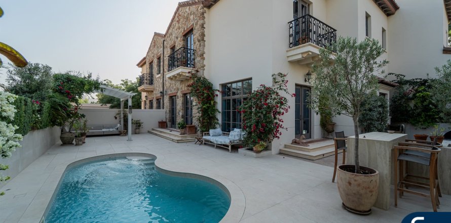 Villa in Jumeirah Golf Estates, Dubai, VAE 4 slaapkamers, 347 vr.m. nr 688558