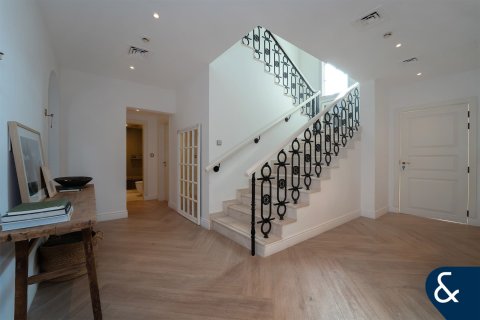 Villa te koop in Jumeirah Golf Estates, Dubai, VAE 4 slaapkamers, 347 vr.m., nr 688558 - foto 9