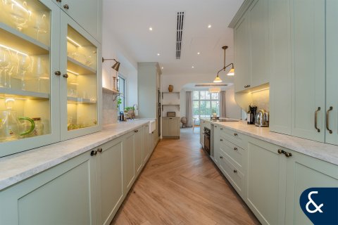 Villa te koop in Jumeirah Golf Estates, Dubai, VAE 4 slaapkamers, 347 vr.m., nr 688558 - foto 8