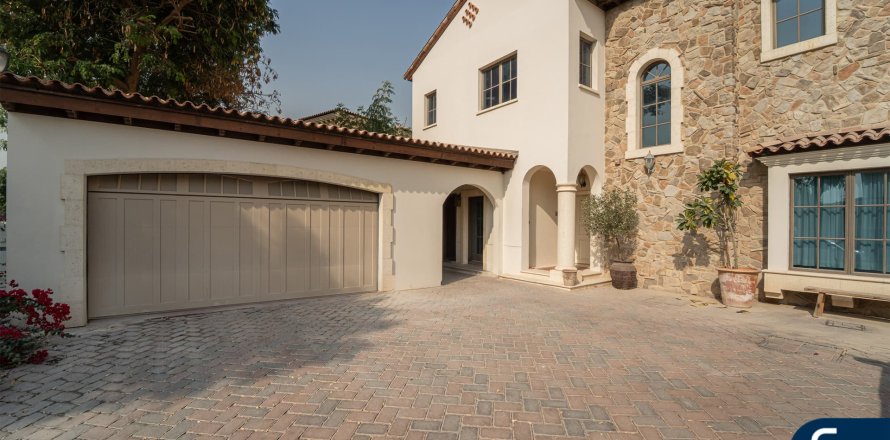 Vilë në Jumeirah Golf Estates, Dubai, Emiratet e Bashkuara Arabe 4 dhoma gjumi, 347 m2. № 688558