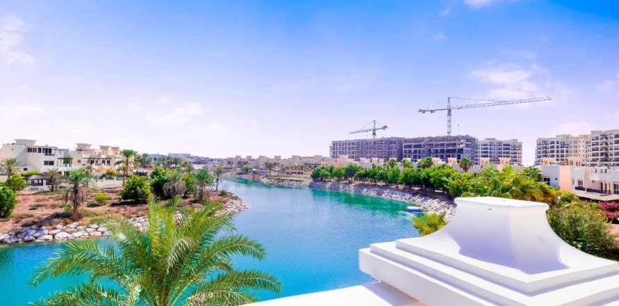 Al Hamra Village、Ras Al Khaimah、UAEにあるタウンハウス 3ベッドルーム、250 m2 No656229