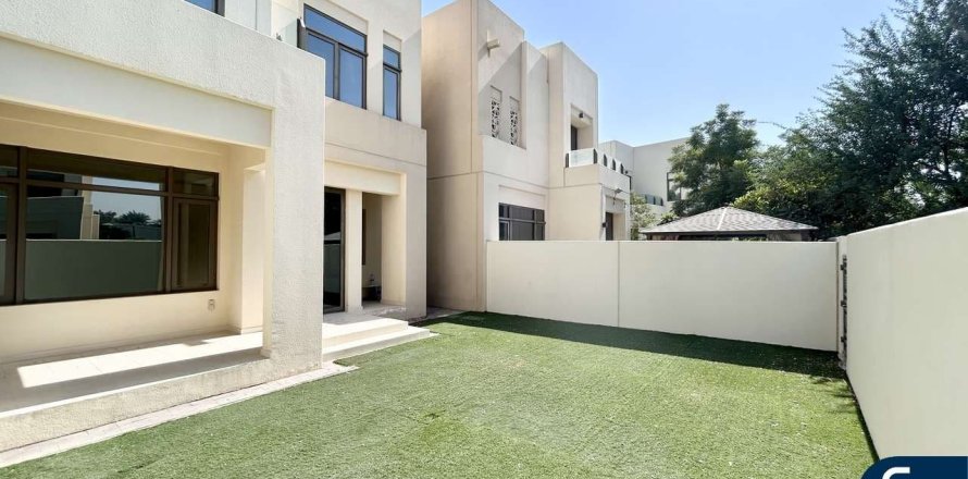Villa Reem, Dubaijā, AAE 3 istabas, 213 m2 Nr. 666273