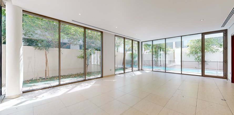 Villa in Umm Suqeim, Dubai, VAE 5 slaapkamers, 5134.01 vr.m. nr 750169