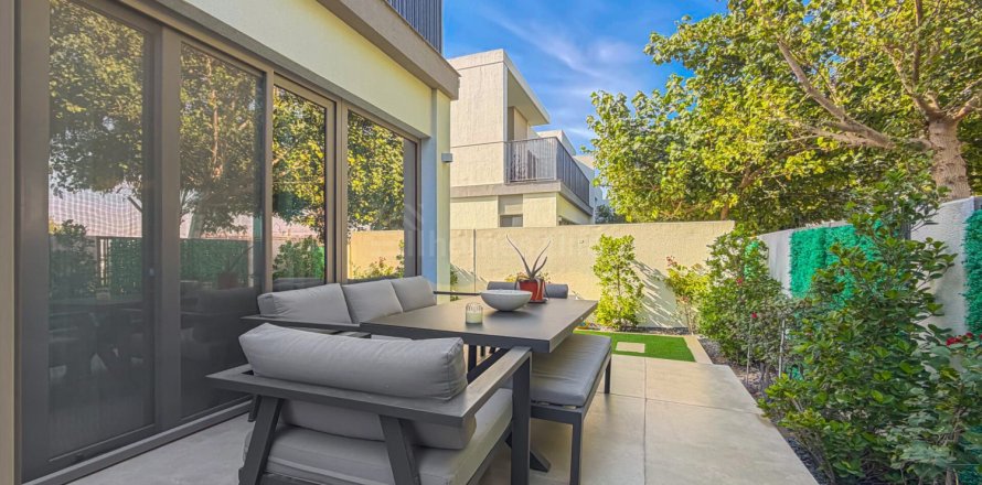 Városi lakóépület itt: Tilal Al Ghaf, Dubai, EAE, 4 hálószoba, 202 m², azonosító: 696634