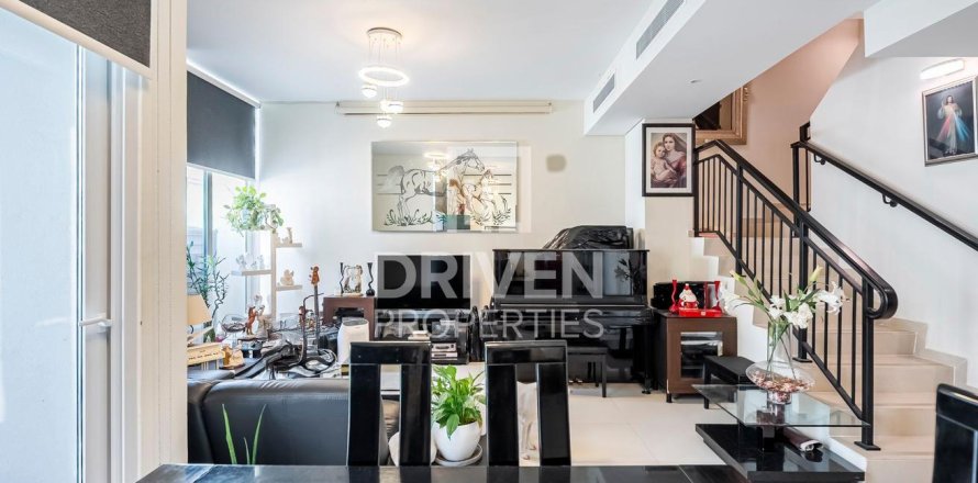 Shtëpi në qytet në Dubai, Emiratet e Bashkuara Arabe 3 dhoma gjumi, 177.91 m2. № 765663