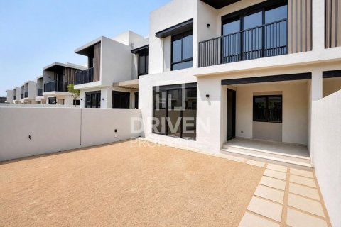 Shtëpi në qytet në Jebel Ali, Dubai, Emiratet e Bashkuara Arabe 4 dhoma gjumi, 254.74 m2. № 765665 - Foto 1