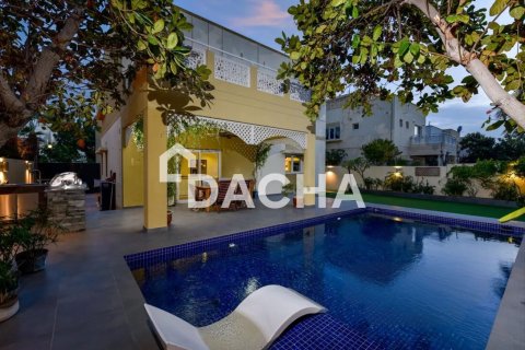 Huvila Meadows, Dubai, Arabiemiraatit 4 makuuhuonetta, 372 m2 № 706549