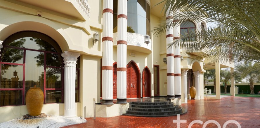 Villa asukohaga Emirates Hills, Dubai, AÜE: 8 magamistoaga, 1723.72 m² Nr 733410