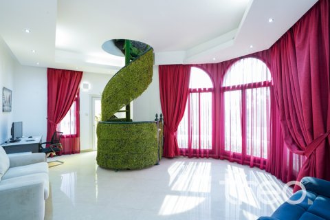 Üürile anda villa asukohaga Emirates Hills, Dubai, AÜE: 8 magamistoaga, 1723.72 m² Nr 733410 - pilt 10