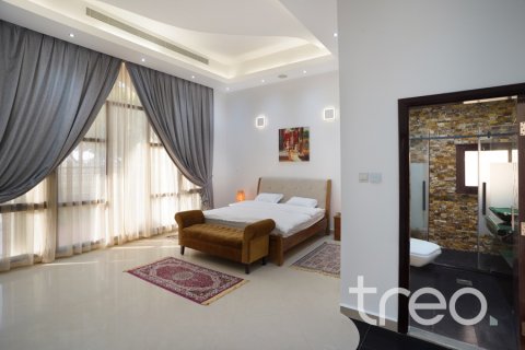 Üürile anda villa asukohaga Emirates Hills, Dubai, AÜE: 8 magamistoaga, 1723.72 m² Nr 733410 - pilt 16