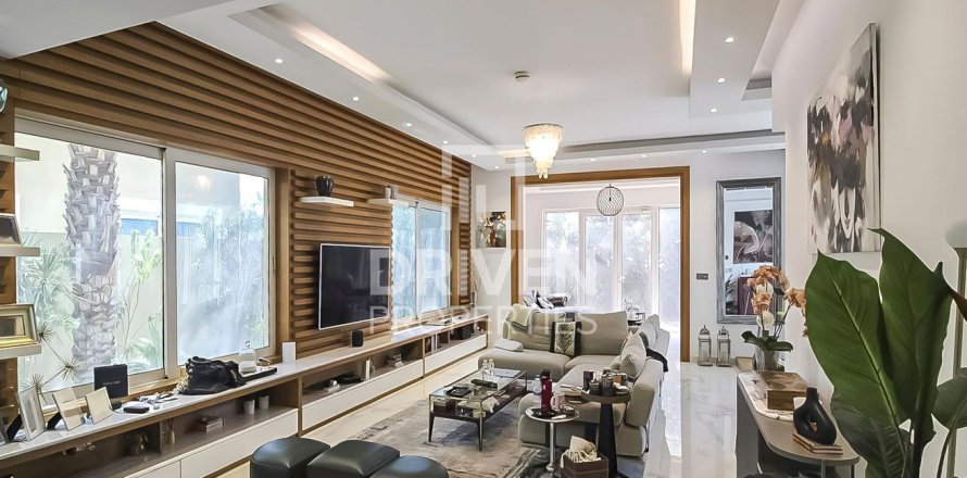 Vilë në Jumeirah Park, Dubai, Emiratet e Bashkuara Arabe 4 dhoma gjumi, 454 m2. № 684294