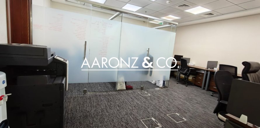 Bureau à Business Bay, Dubai, EAU: 536 m2 № 685846