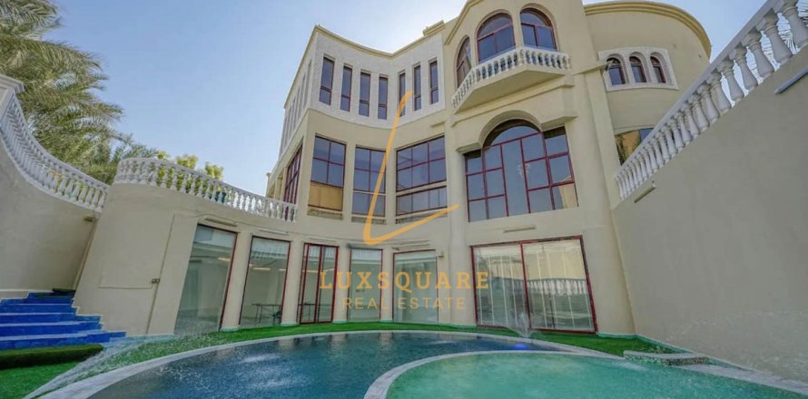 Вілла в Emirates Hills, Дубай, ОАЕ 8 спалень, 1486м2 № 751512