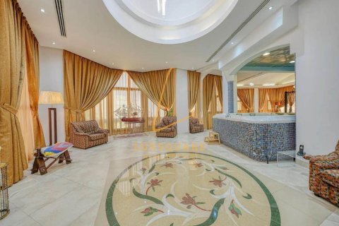 Зняти в оренду віллу в Emirates Hills, Дубай, ОАЕ 8 спалень, 1486м2, № 751512 - фото 17