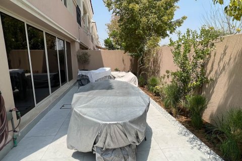 تاون هاوس للبيع في دبي، الإمارات العربية المتحدة 3 غرفة نوم ، 179 متر مربع ، رقم 696078 - صورة 3