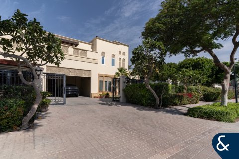 Huvila Emirates Hills, Dubai, Arabiemiraatit 6 makuuhuonetta, 1468 m2 № 688779 - kuva 2