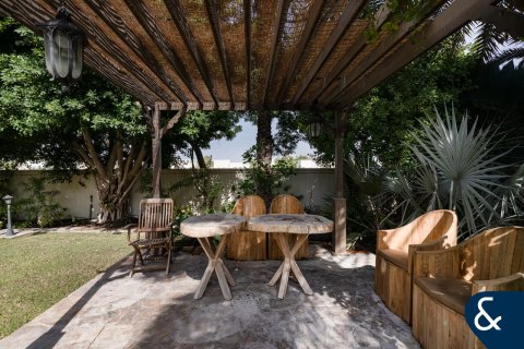 Huvila Emirates Hills, Dubai, Arabiemiraatit 6 makuuhuonetta, 1468 m2 № 688779 - kuva 27