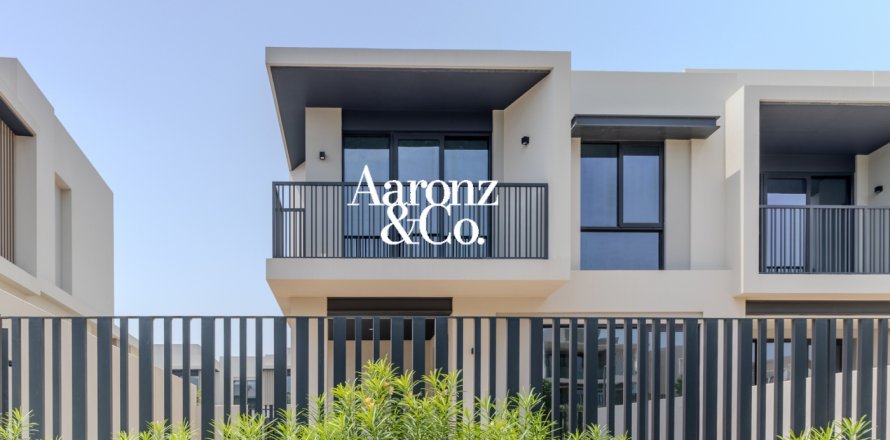 Adosado en Al Furjan, Dubai, EAU 4 dormitorios, 349 m² № 758284