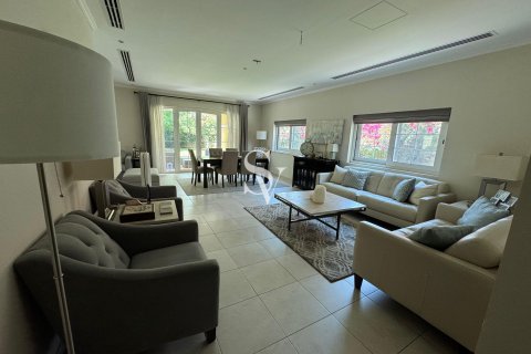 Vilă de închiriat în Jumeirah Park, Dubai, EAU 3 dormitoare, 861 mp. №713182 - poză 2