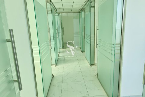 Business Bay, Dubai, UAE의 임대용 사무실 177제곱미터 번호 713181 - 사진 22