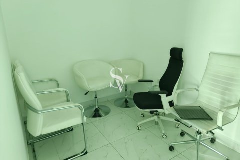 Business Bay, Dubai, UAE의 임대용 사무실 177제곱미터 번호 713181 - 사진 16