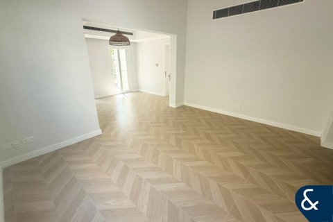 The Lakes, Dubai, संयुक्त अरब अमीरात में विला, 3 बेडरूम, 258 वर्ग मीटर, संख्या 697948 - फ़ोटो 3