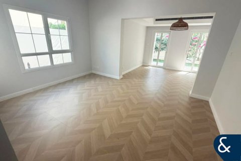 The Lakes, Dubai, संयुक्त अरब अमीरात में विला, 3 बेडरूम, 258 वर्ग मीटर, संख्या 697948 - फ़ोटो 2