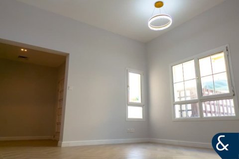 The Lakes, Dubai, संयुक्त अरब अमीरात में विला, 3 बेडरूम, 258 वर्ग मीटर, संख्या 697948 - फ़ोटो 10