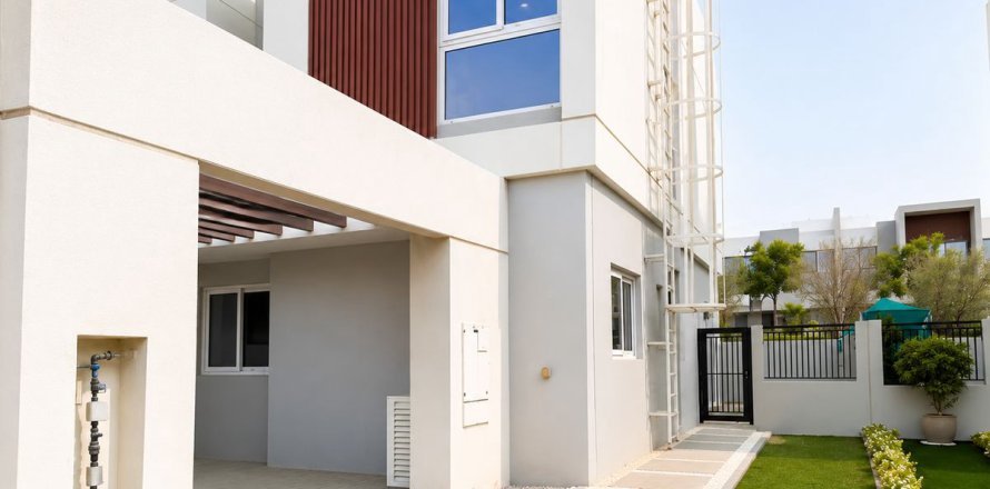 Villa in Dubai, UAE 4 bedrooms, 234.6 sq.m. № 721800
