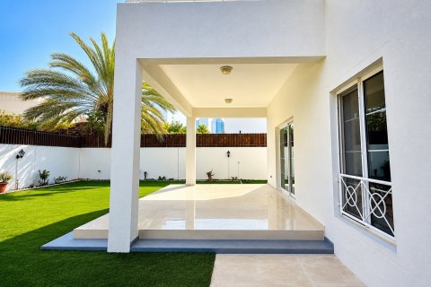 Üürile anda villa asukohaga Meadows, Dubai, AÜE: 4 magamistoaga, 581.94 m² Nr 757523 - pilt 2