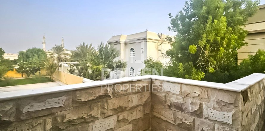 Villa à Al Mizhar, Dubai, EAU: 6 chambres, 1394 m2 № 654114