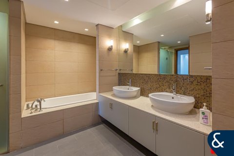 Palm Jumeirah, Dubai, संयुक्त अरब अमीरात में अपार्टमेंट, 2 बेडरूम, 173 वर्ग मीटर, संख्या 688971 - फ़ोटो 23