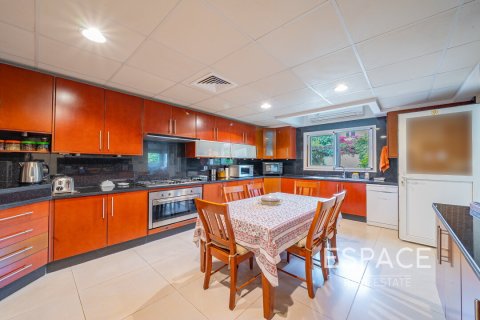 Villa till försäljning i Meadows, Dubai, UAE 4 sovrum, 381 kvm Nr. 649855 - fotografi 9