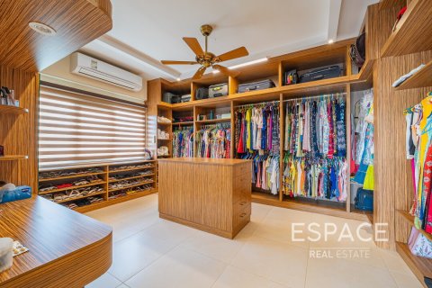 Villa till försäljning i Meadows, Dubai, UAE 4 sovrum, 381 kvm Nr. 649855 - fotografi 3