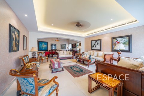 Villa till försäljning i Meadows, Dubai, UAE 4 sovrum, 381 kvm Nr. 649855 - fotografi 11