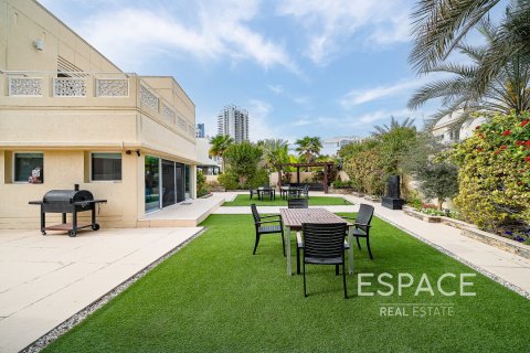 Villa till försäljning i Meadows, Dubai, UAE 4 sovrum, 381 kvm Nr. 649855 - fotografi 7