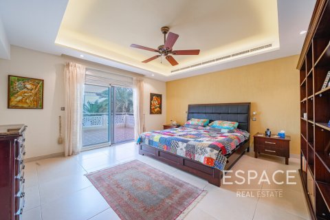 Villa till försäljning i Meadows, Dubai, UAE 4 sovrum, 381 kvm Nr. 649855 - fotografi 10