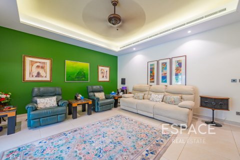 Villa till försäljning i Meadows, Dubai, UAE 4 sovrum, 381 kvm Nr. 649855 - fotografi 4