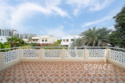 Villa till försäljning i Meadows, Dubai, UAE 4 sovrum, 381 kvm Nr. 649855 - fotografi 14