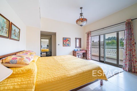 Villa till försäljning i Meadows, Dubai, UAE 4 sovrum, 381 kvm Nr. 649855 - fotografi 15
