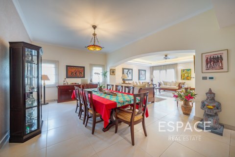 Villa till försäljning i Meadows, Dubai, UAE 4 sovrum, 381 kvm Nr. 649855 - fotografi 12