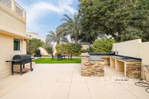 Villa till försäljning i Meadows, Dubai, UAE 4 sovrum, 381 kvm Nr. 649855 - fotografi 6