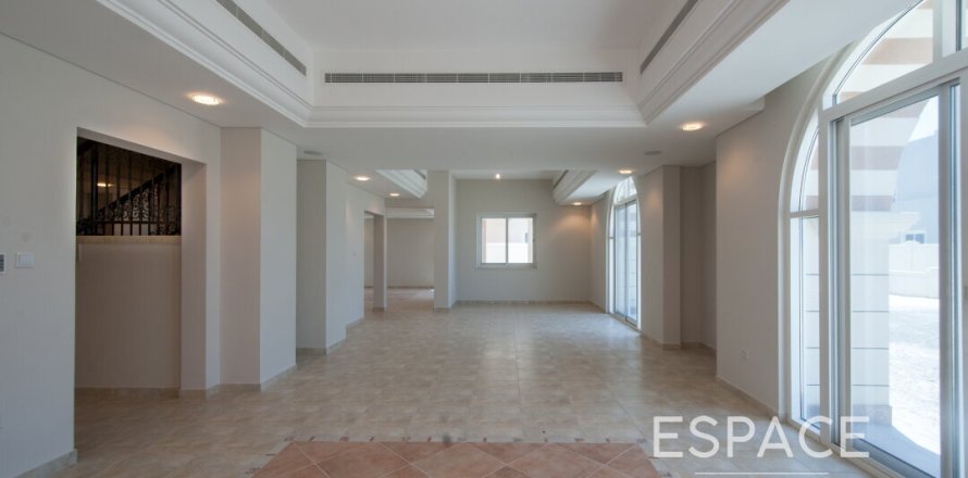 ویلا در Dubai Sports City، Dubai ، امارات متحده عربی 5 خوابه ، 854 متر مربع.  شماره 649874