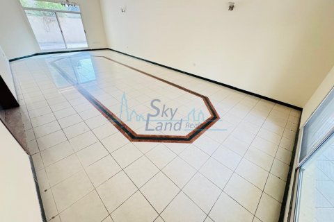 Vila di Jumeirah, Dubai, UEA 4 kamar tidur, 371.6 m2 nomor 634947 - foto 4