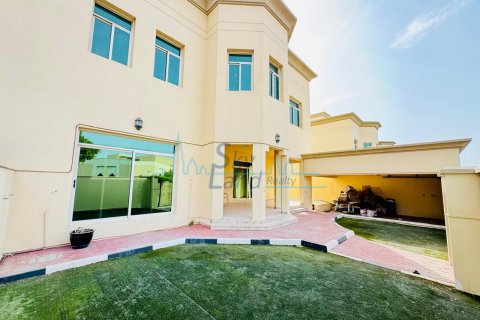 Vila di Jumeirah, Dubai, UEA 4 kamar tidur, 371.6 m2 nomor 634947 - foto 1