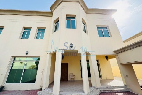 Vila di Jumeirah, Dubai, UEA 4 kamar tidur, 371.6 m2 nomor 634947 - foto 2