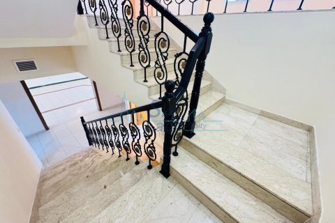 Vila di Jumeirah, Dubai, UEA 4 kamar tidur, 371.6 m2 nomor 634947 - foto 14