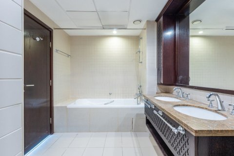 Apartment til salg i Downtown Dubai (Downtown Burj Dubai), Dubai, UAE 2 soveværelser, 151 kvm № 696417 - foto 13